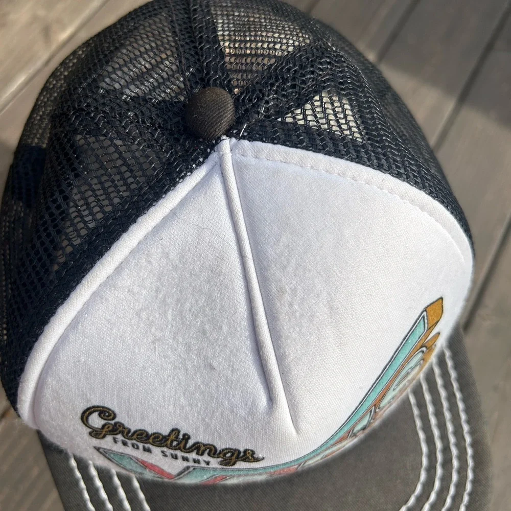 vans off the wall-greetings from sunny vans off the wal!. Snapback Hat‎
